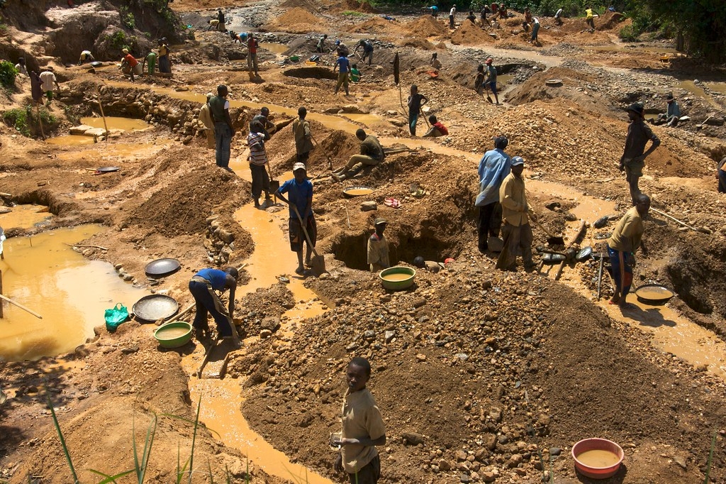 A Guide to Small-Scale Gold Mining in Zimbabwe: Licensing and Operations